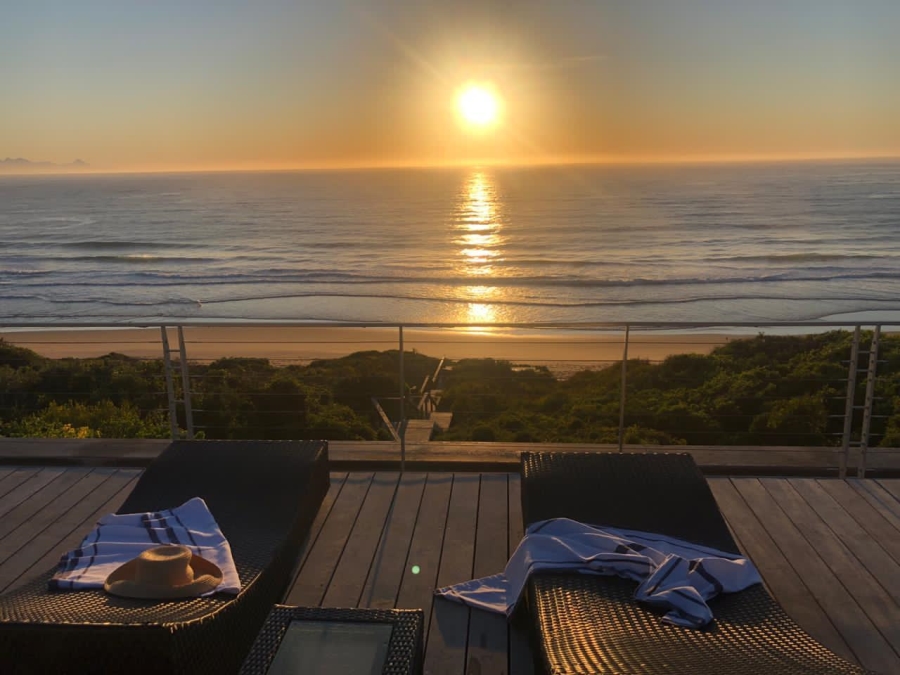 9 Bedroom Property for Sale in Beachy Head Western Cape